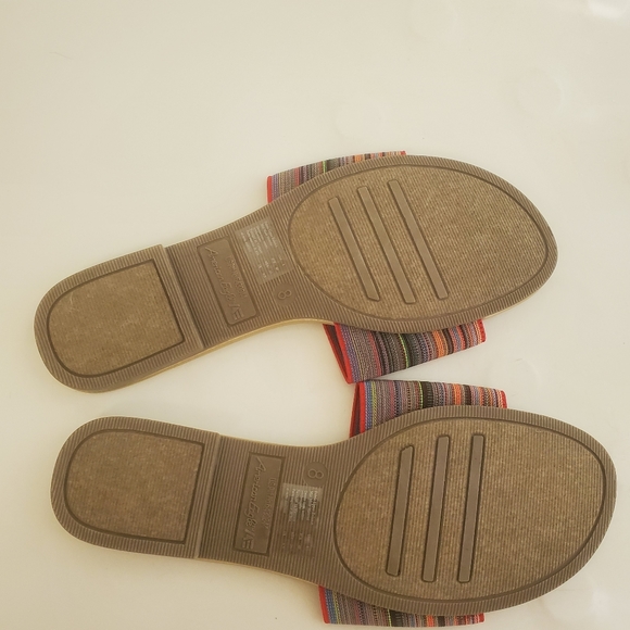 American Eagle Flat Open Toe Sandals - Picture 2 of 4
